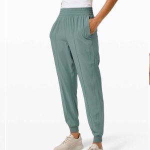 Lululemon Wanderer Jogger - Like New